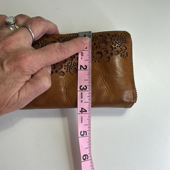 BROWN CUTOUT DESIGN SOFT SQUISHY LEATHER WALLET - Picture 11 of 11